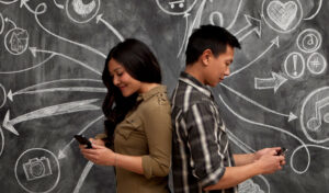 Os Desafios dos Relacionamentos na Era Digital. Vivemos em um mundo onde a tecnologia faz parte do nosso cotidiano, conectando pessoas de maneira instantânea.