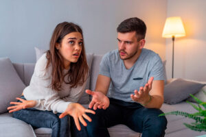 comunicação no relacionamento, resolver conflitos no relacionamento, como melhorar o diálogo, terapia de casal, psicologia dos relacionamentos, como evitar discussões, escuta ativa no relacionamento, problemas de comunicação no casamento, como fortalecer o relacionamento, relacionamento saudável, empatia nos relacionamentos, dicas para casais, como ter uma conversa difícil, relacionamento amoroso, evitar brigas no relacionamento, inteligência emocional nos relacionamentos, psicóloga Gabriela Paixão, atendimento psicológico online.