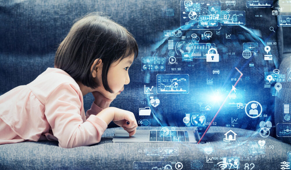 O Impacto do Excesso de Tecnologia no Desenvolvimento Infantil e como os pais podem encontrar um equilíbrio saudável.