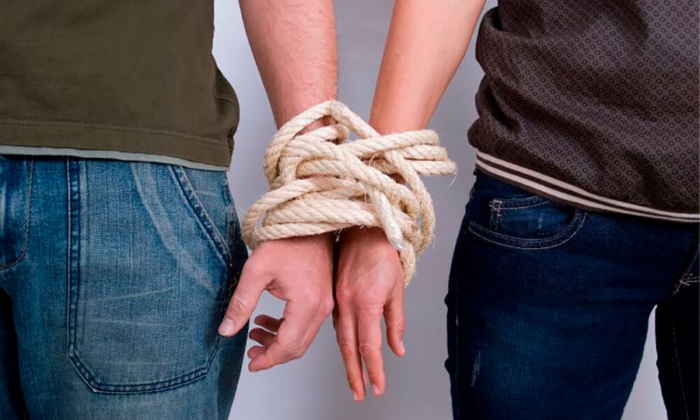Relacionamentos e Teoria do Apego: Por que Reagimos Como Reagimos no Amor?