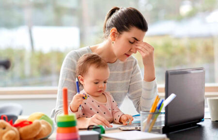 Maternidade e Burnout: O Esgotamento Invisível de Quem Cuida. Por que as mães estão tão exaustas?