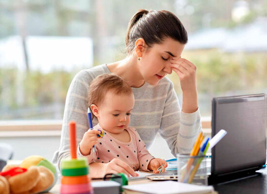 Maternidade e Burnout: O Esgotamento Invisível de Quem Cuida. Por que as mães estão tão exaustas?