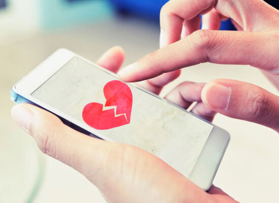 Fadiga de Aplicativos de Relacionamento Por que buscar um amor online se tornou tão exaustivo?
