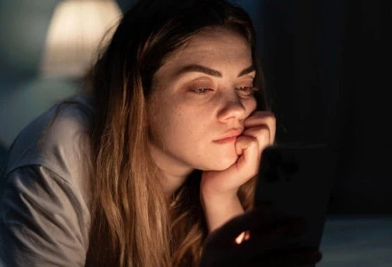Ghosting e Breadcrumbing O Impacto Psicológico de Ser "Ignorado" nas Redes Sociais