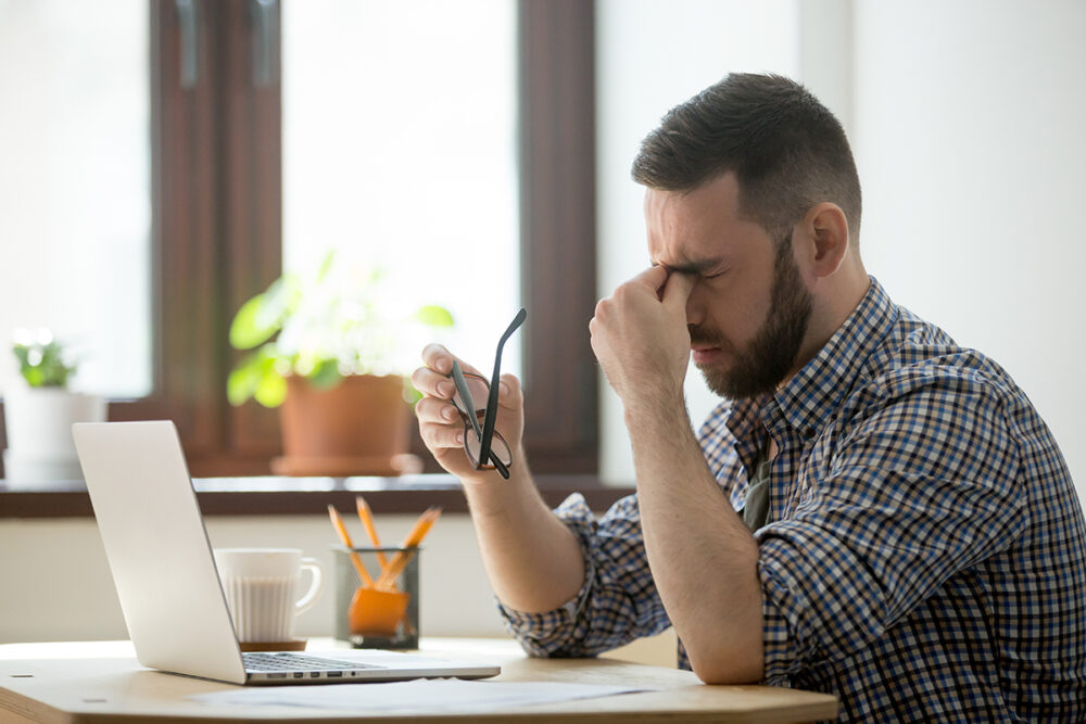 Cansaço de Tomar Decisões: Como a "Fadiga de Decisão" Paralisa a Sua Rotina no Trabalho